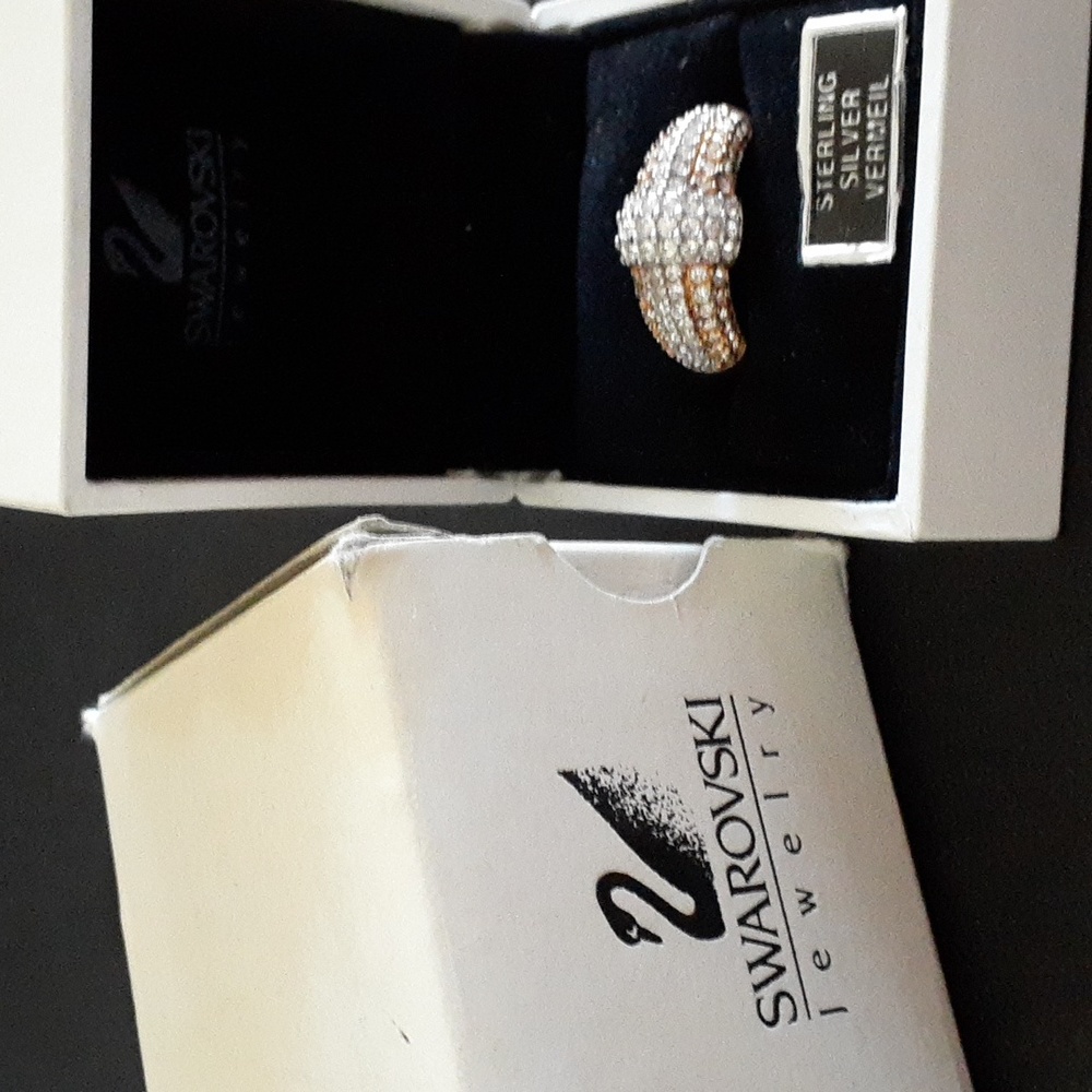 Authentic Swarovski Ring Size 8.25 JJ98